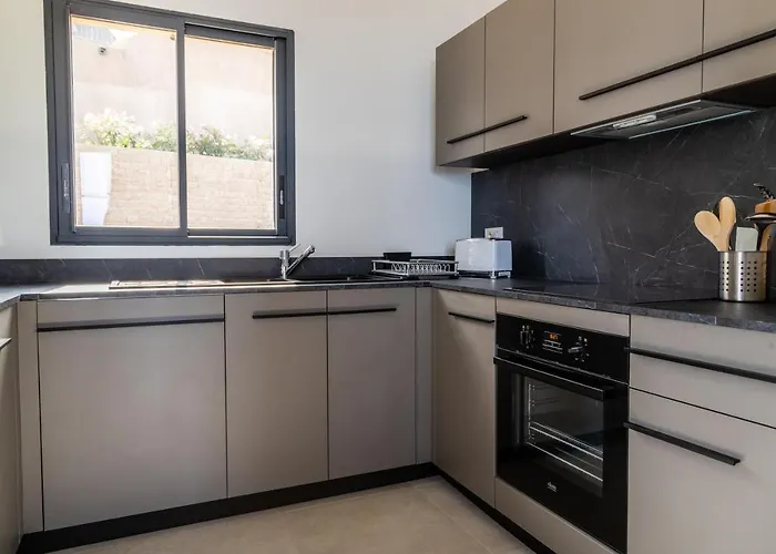 Hugo, Neuve, 8 Pers, Pisc Chauffee, * Brando