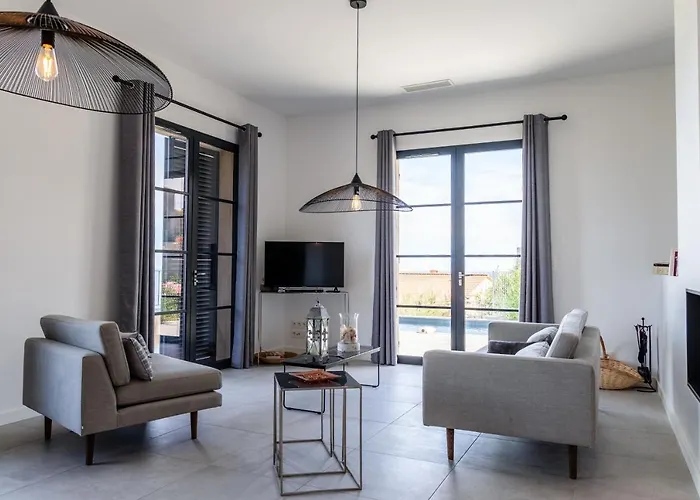 Hugo, Neuve, 8 Pers, Pisc Chauffee, Villa Brando