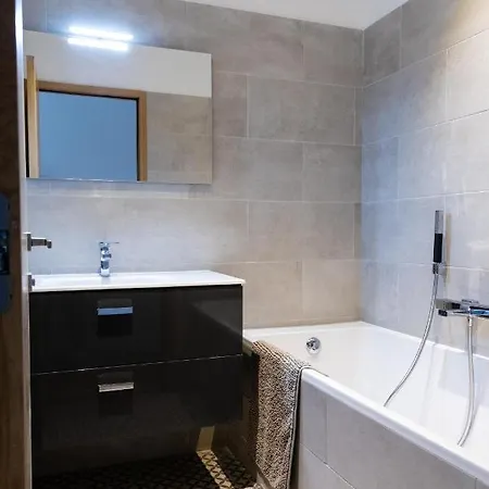 Hugo, Neuve, 8 Pers, Pisc Chauffee, Brando